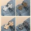 Four Leaf Clover Waist Cinching Buckle, Detachable Nail Free Waist Cinching Button, Jeans Waist Cinching Tool for Reducing Waist Circumference.