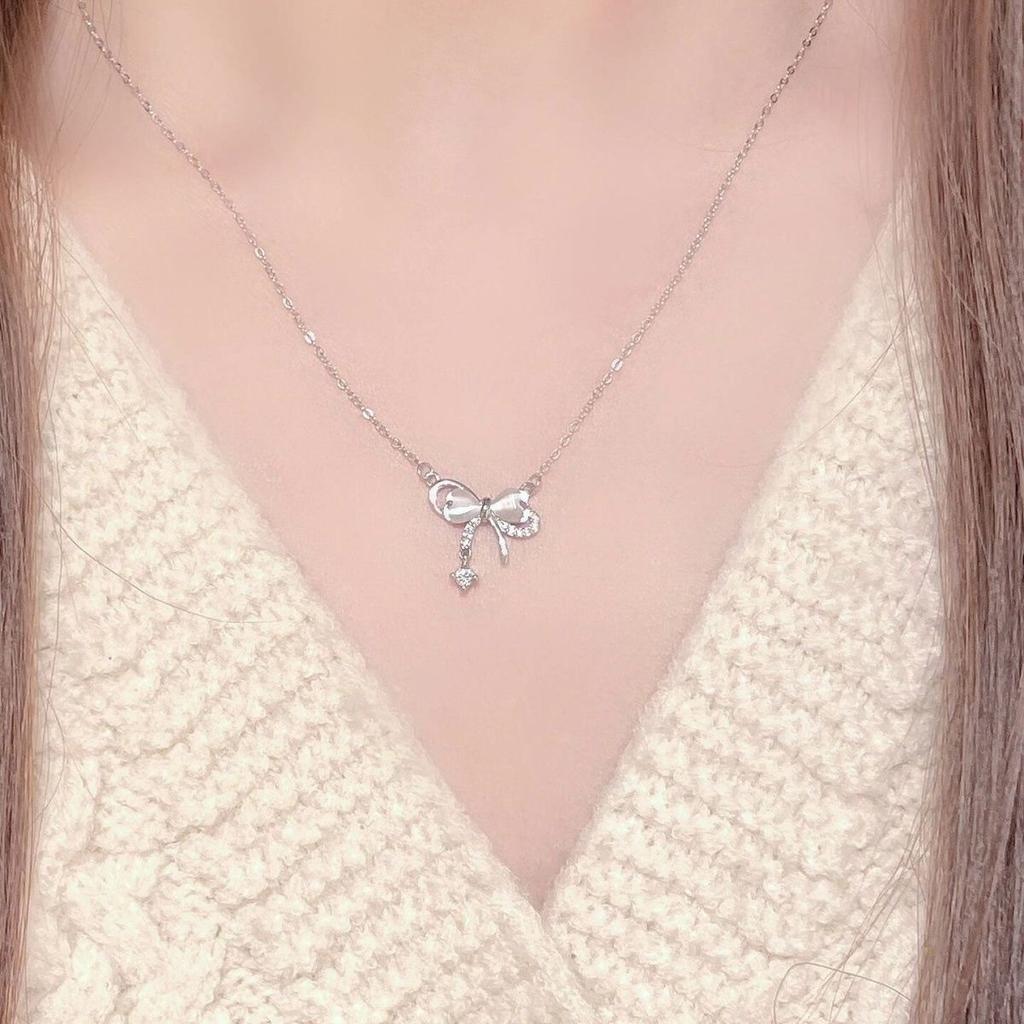 Female Heart-shaped Collarbone Bow Necklace