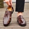 Moda Estate Uomo Classiche Sandali da Spiaggia Un Elegante Gentiluomo Designer Dall'Europa America Sta Indossando Sandali alla Moda Taglia 38-46
