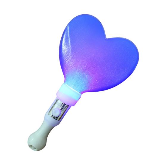 Kort Glow Stick med Hjärtformad Flerfärgad LED-lampa för Konserter Festivaler Fester Plast Ljusleksak med Knappbatteri