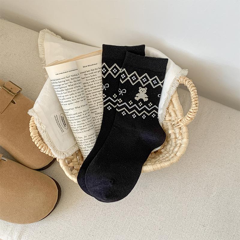 Female Autumn New Retro Match Color Cartoon Bear Boneless In The Tube Stack Socks