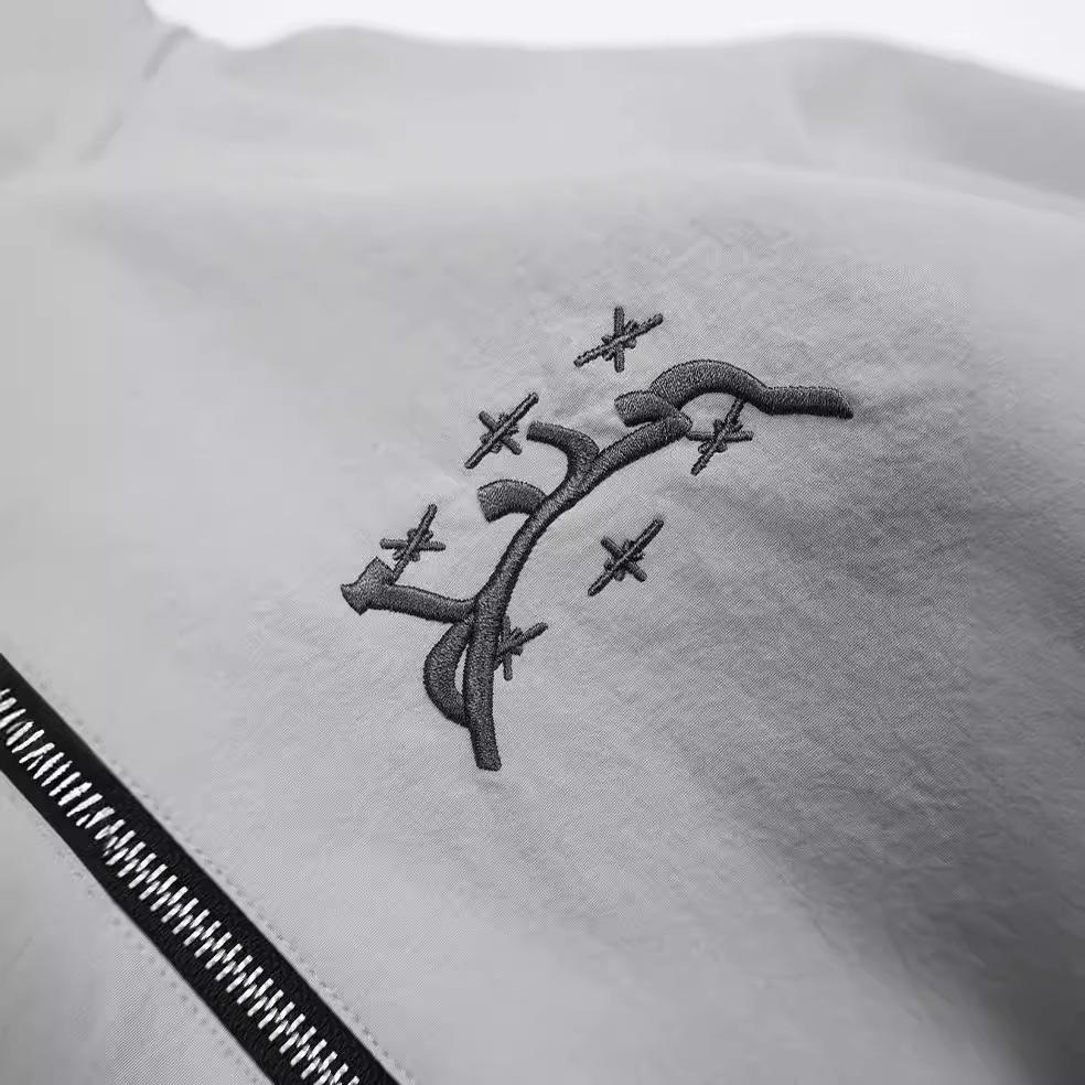 Corta-vento com Capuz e Zíper 2099 Tide Street Color Block Bordado