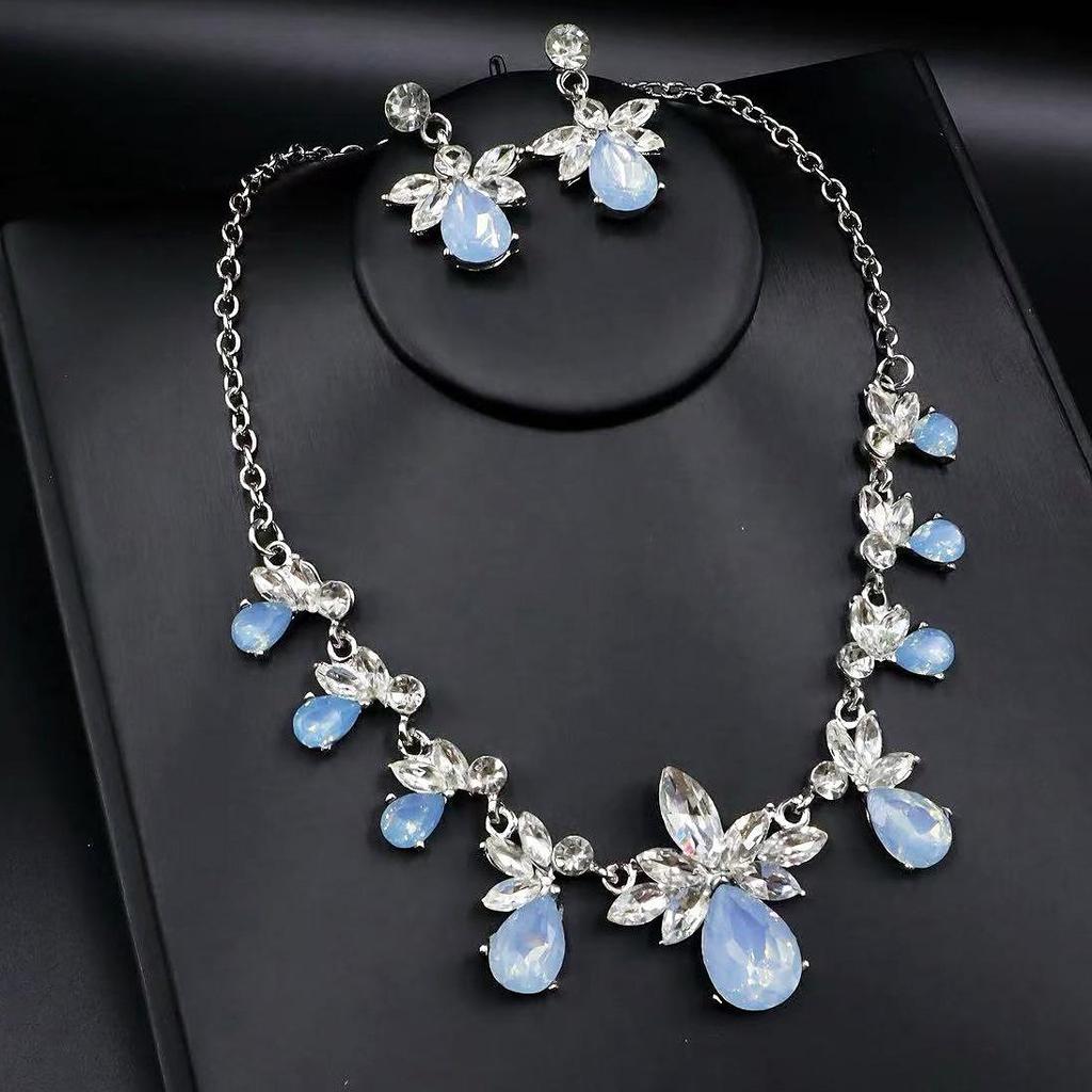 Emerald Green Geometric Necklace & Earring Set with Temperament Ear Hooks and Trendy Clavicle Chain.