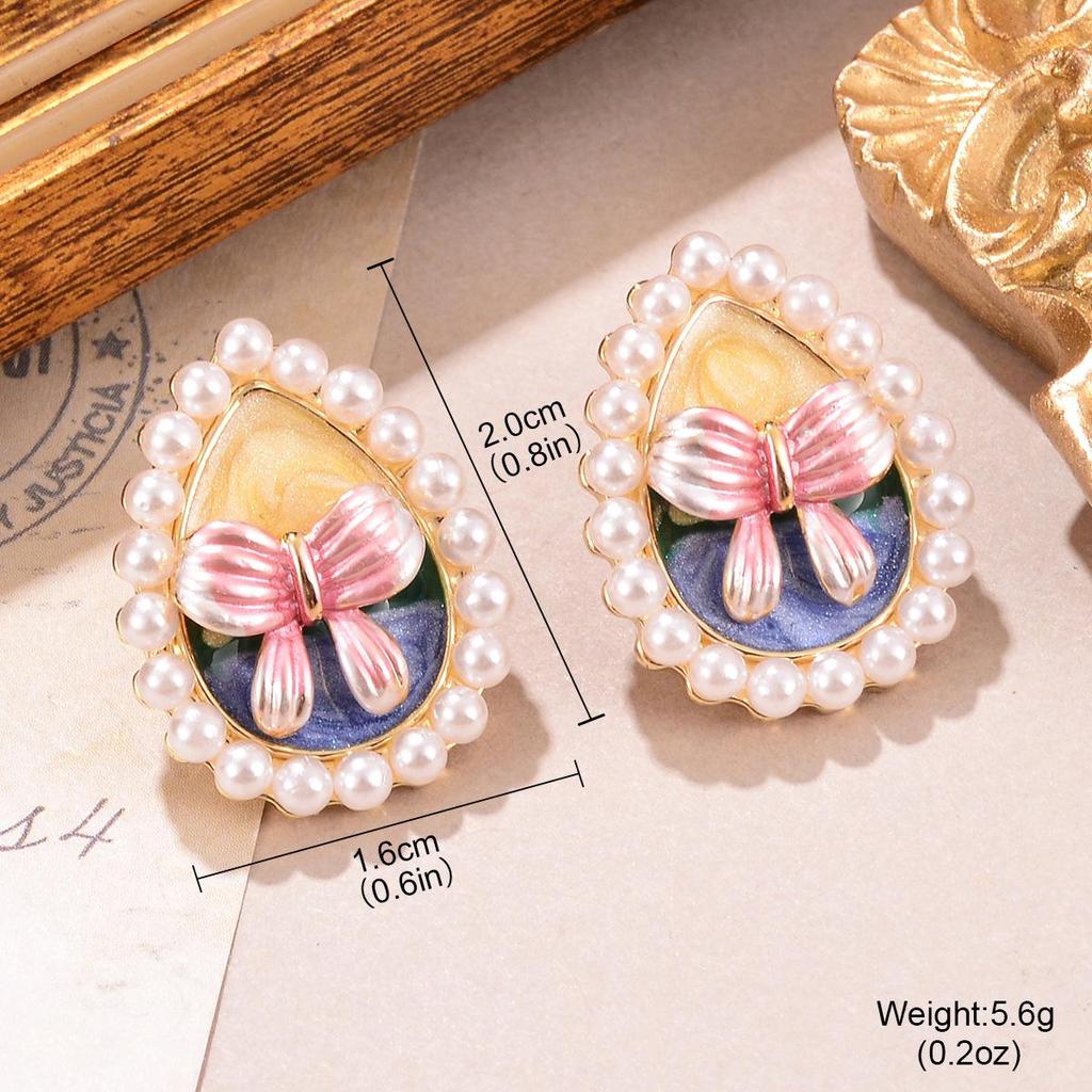 Vintage Baroque Pearl Stud Earrings: Retro Oil Painting & New Chinese Style Women's Jewelry