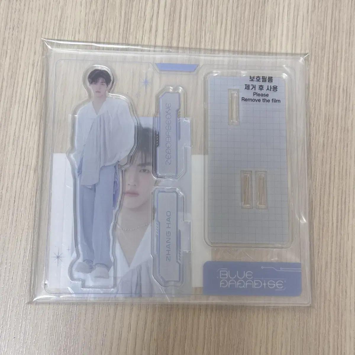 

Zerobaseone Zerobaseone Sealed Popup Store Zhang Hao Acrylic Stand Photocard