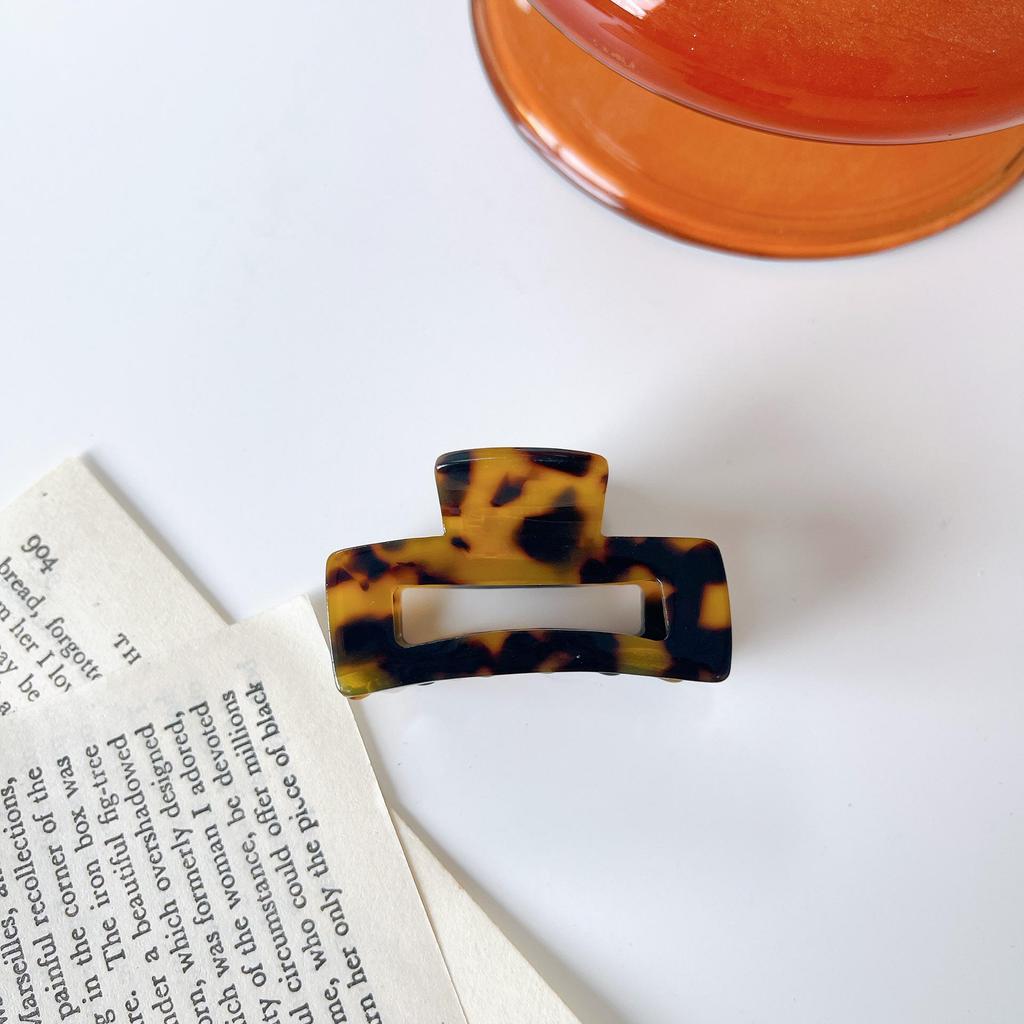 Retro French Leopard Print Hairpin for Bangs and Broken Hair