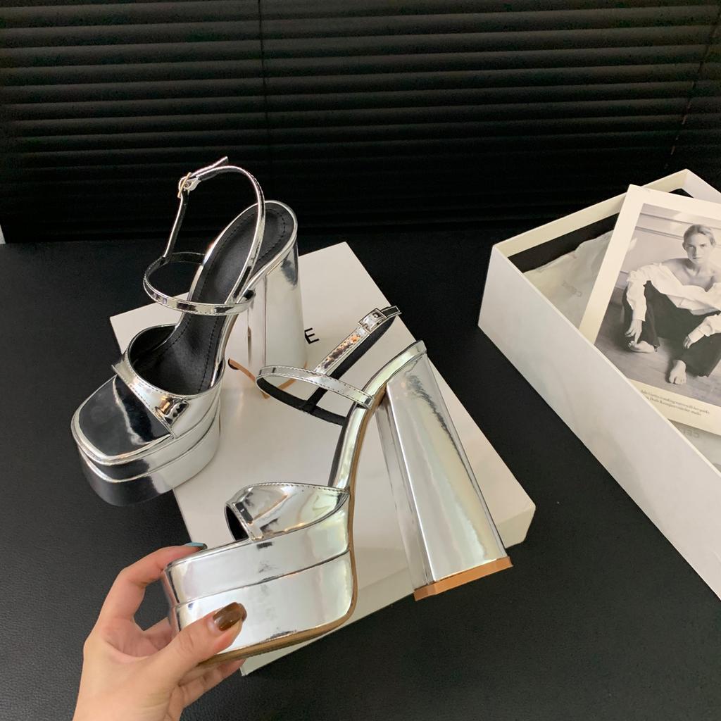 Fashion 2024 Summer New Water Platform Thick with One-line Buckle Sandals 14cm Roman High Heels Large Size Shoes Buckle Sandals