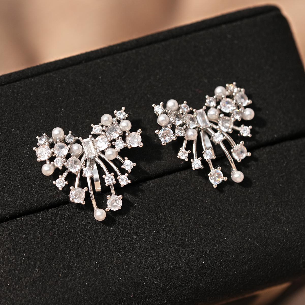 Серьга-кафф  Фейерверк  из циркония и жемчуга - Элегантные серьги без прокола для женщин