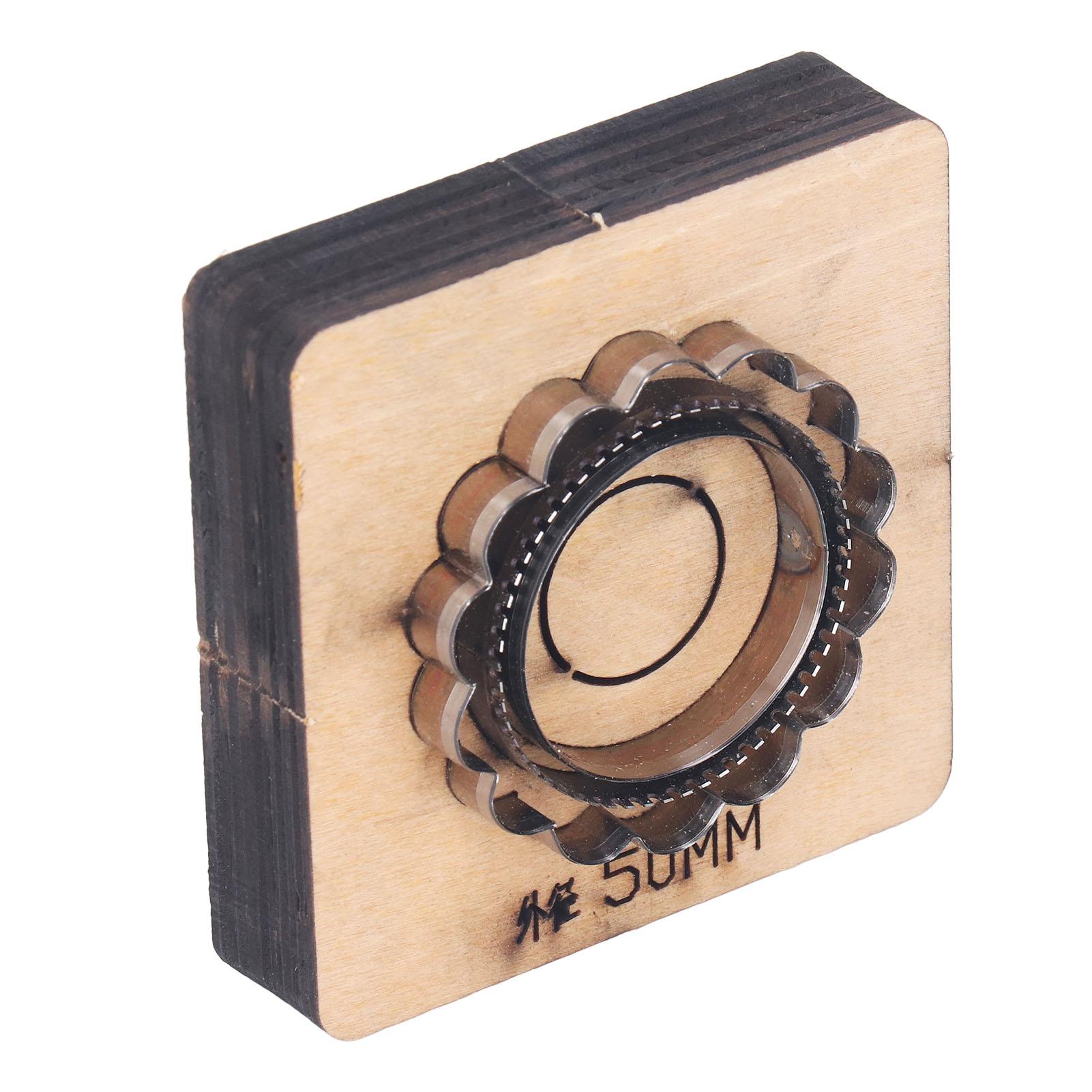 

Leather Cutting Dies Sunflower Shaped 7.5x7.5x2.3cm Size 50mm Diameter Precise Cutting Mold