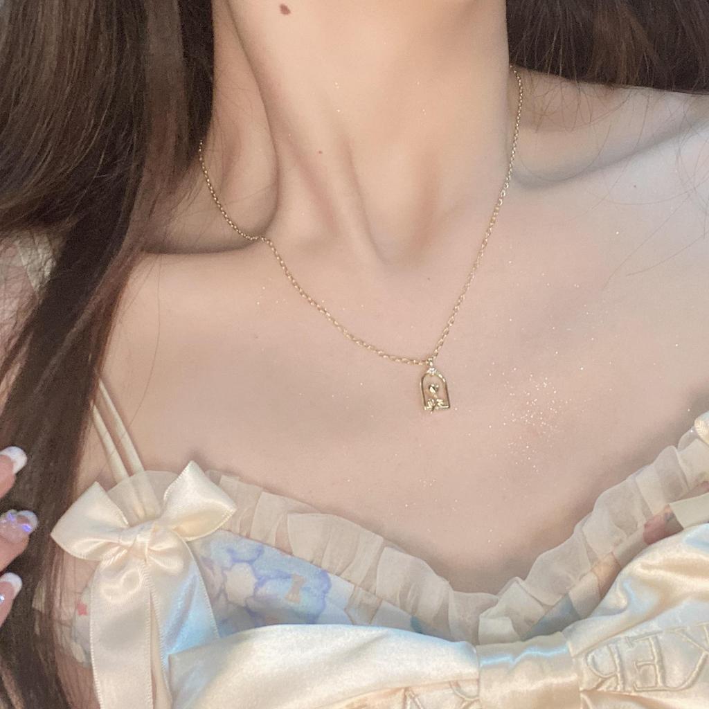 Elegant Metal Heart Clavicle Necklace for Women - Light Luxury Design