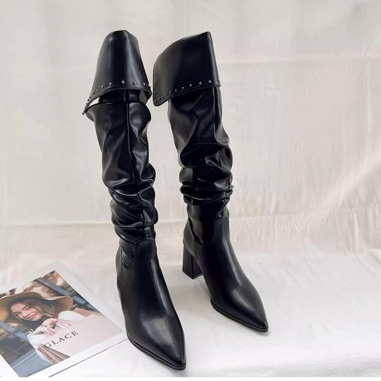 

Женские сапоги с острым носком и плиссировкой на высоком каблуке в европейском и американском стиле, осень-зима 2024 года, сапоги на толстом каблуке, с заклепками, но с высокими коленями 35 чёрный