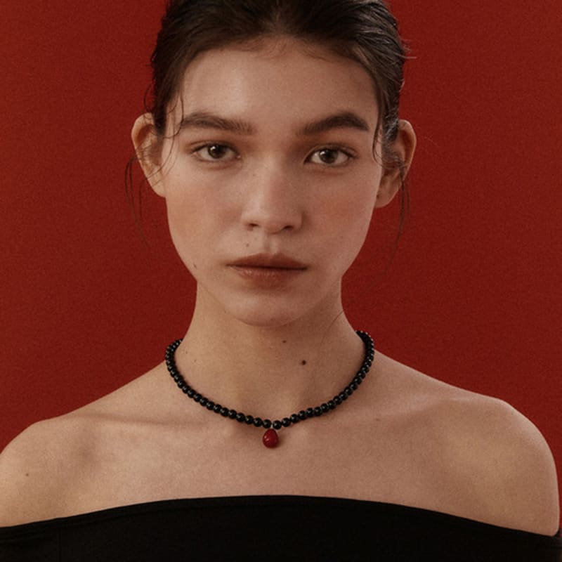 BORNETE 24SS Red Candle flame in onyx necklace