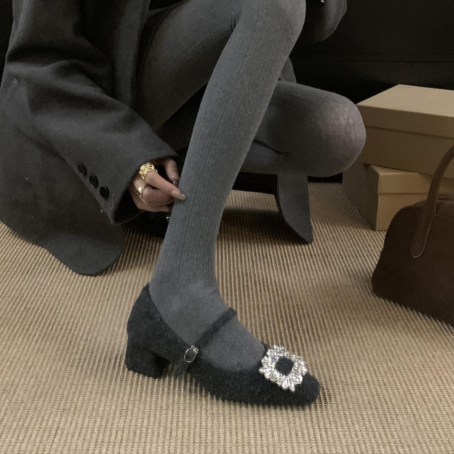 

Толстый каблук с квадратной головкой, серые одинарные туфли со стразами, женские, новинка 2024 года, осенне-зимние туфли Mary Jane Mao 39