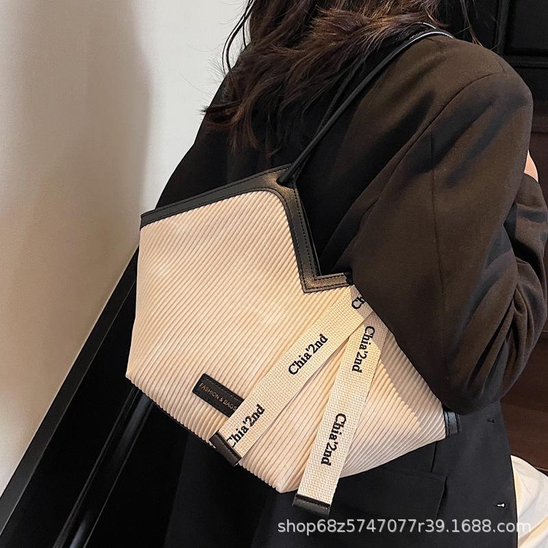 Canvas Bag 2025 New Fashion Popular Shoulder Handbag Casual Versatile Tote Bag Large Capacity Commuter Bag