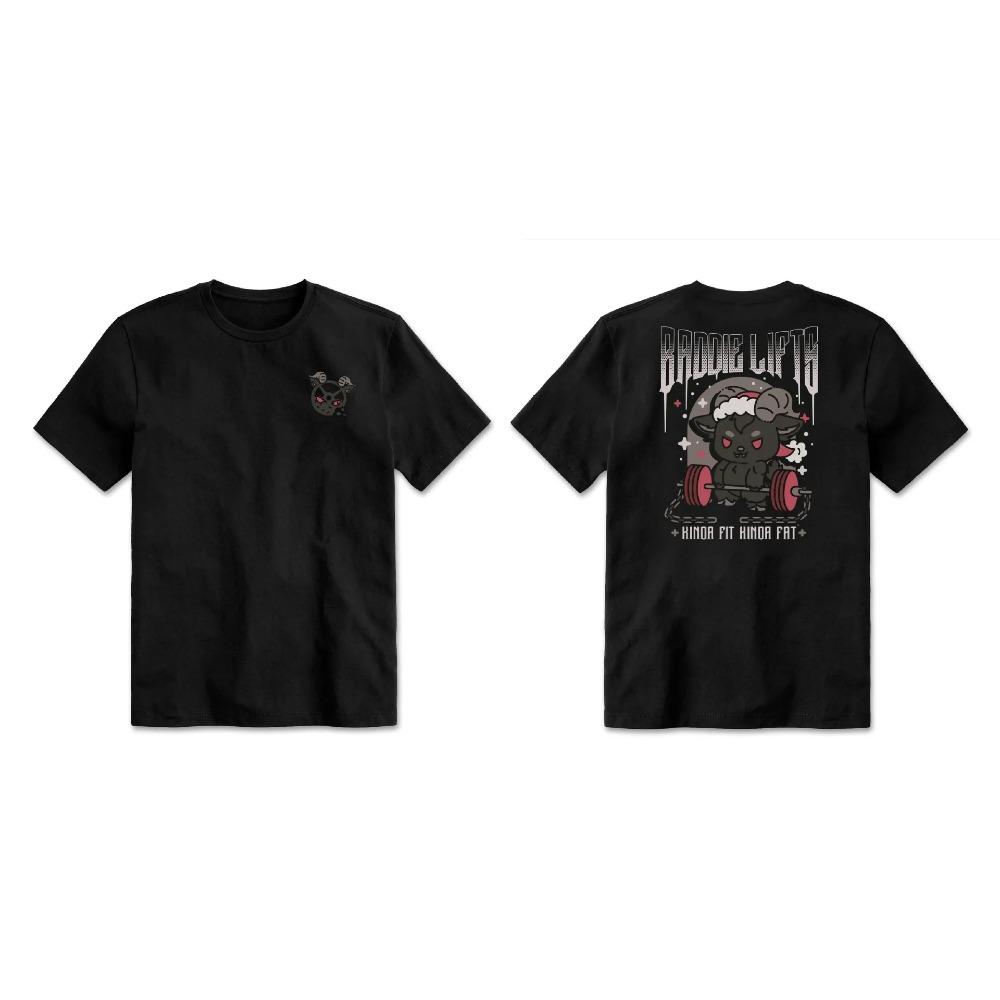 

Kinda Fit Kinda Fit Нишевый дизайн от Kinda Fit продает футболки с короткими рукавами и принтом, которые доступны в свободных размерах для мужчин и женщин XXXXXL