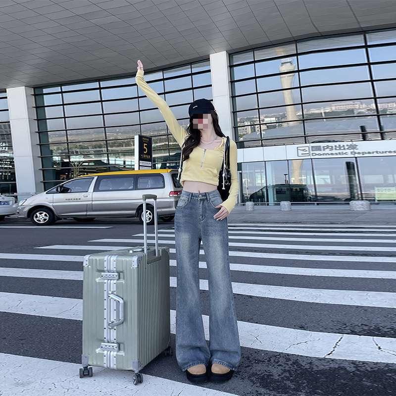

High-Waisted Wide-Leg Jeans for Women - Retro, Stylish, Petite Fit, Slightly Flared, Floor-Length Design Medium
