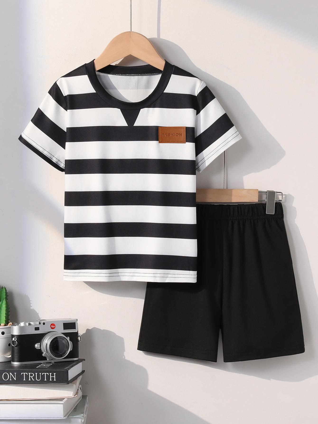 Boys  Two-Piece Set: Preppy-Style Color-Block Crewneck Short-Sleeve T-Shirt & Black Shorts (Spring/Summer Collection) 4Y белый/чёрный
