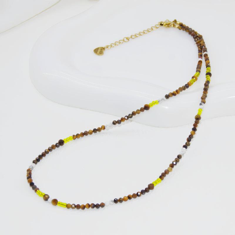 Popularny naszyjnik choker w stylu Maillarda z naturalnego kamienia, perły i tygrysiego oka, z różowymi i różanymi koralikami