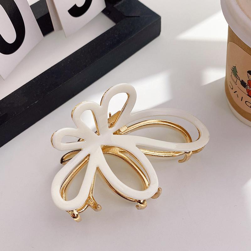 Elegant Butterfly Design Hair Claw For Women In Various Stylish Colors And Sizes