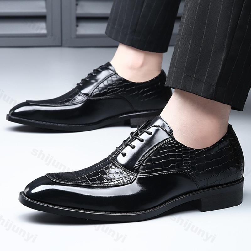 Klassische Herren-Anzugschuhe 2025 Neue Business-Freizeitschuhe Spitz zulaufend Herren Formale Schuhe Herren Büro-Flats Hochzeitsfeier Oxfordschuhe