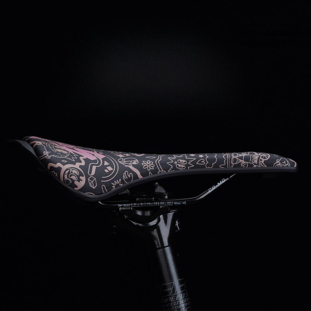 ENLEE Fahrrad Personalisierter Sitzpolster, Faltbares Rennrad Hohl Atmungsaktiv Ultraleicht Stahlbügel Sattel Fahrausrüstung