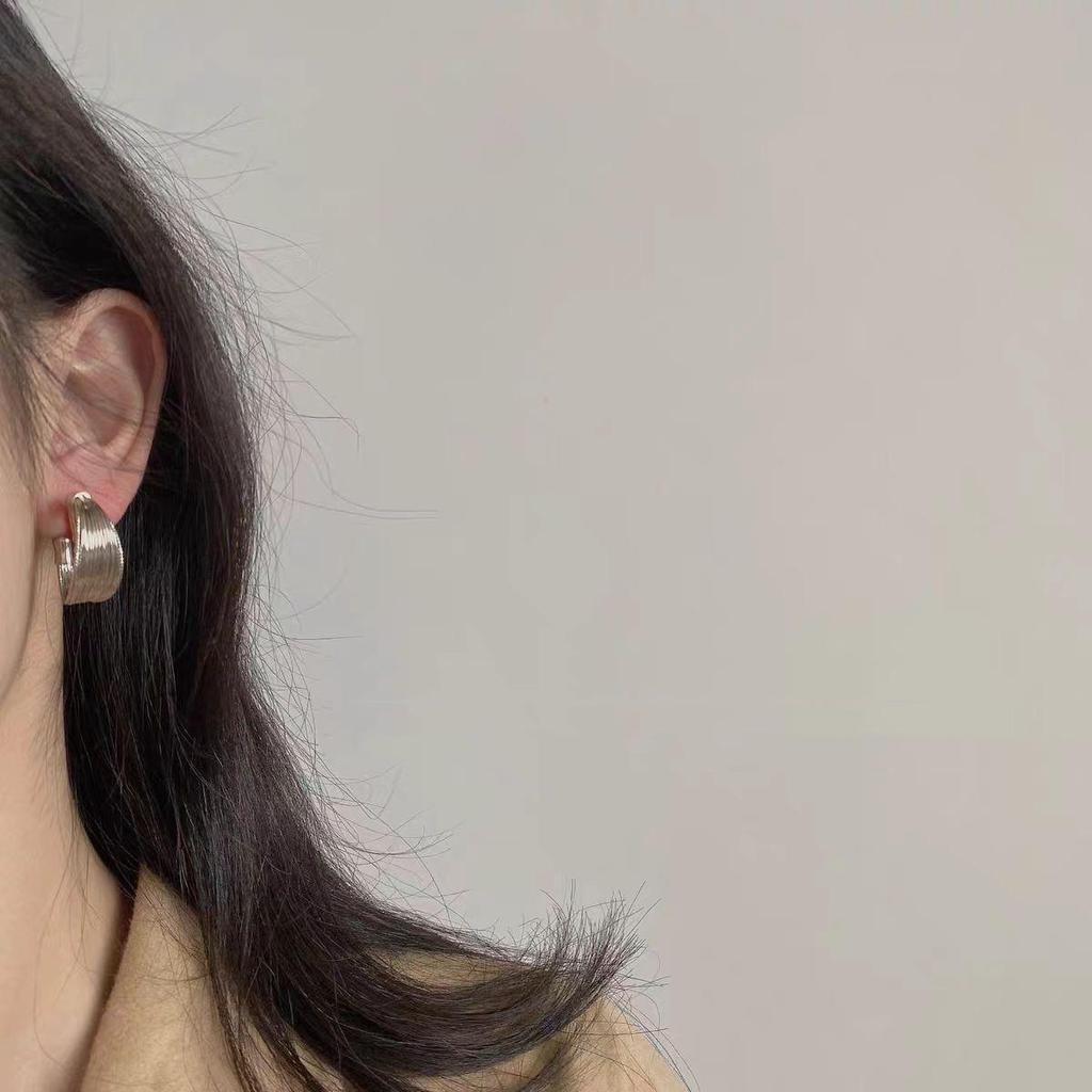 Elegant Silver Metal C-Shaped Multi-Layer Coil Earrings for Women - High-End Niche Design