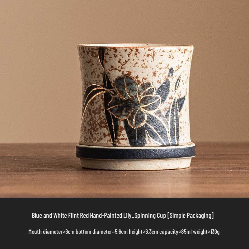 

Высококлассная большая керамическая чайная чашка - Расписанная вручную синим, белым и кремнево-красным дизайном лилий, вращающаяся для чаепития и дегустации 85ml