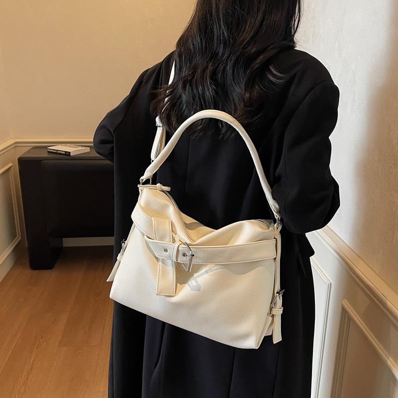 

Retro large-capacity versatile Spice Girl locomotive bag personalized fashionable casual shoulder underarm bag commuter messenger tote bag