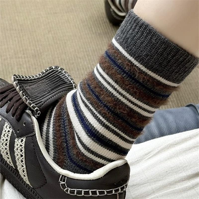 Ladies Autumn and Winter Warm Retro Contrast Color Stripes Mid Tube Pile Socks