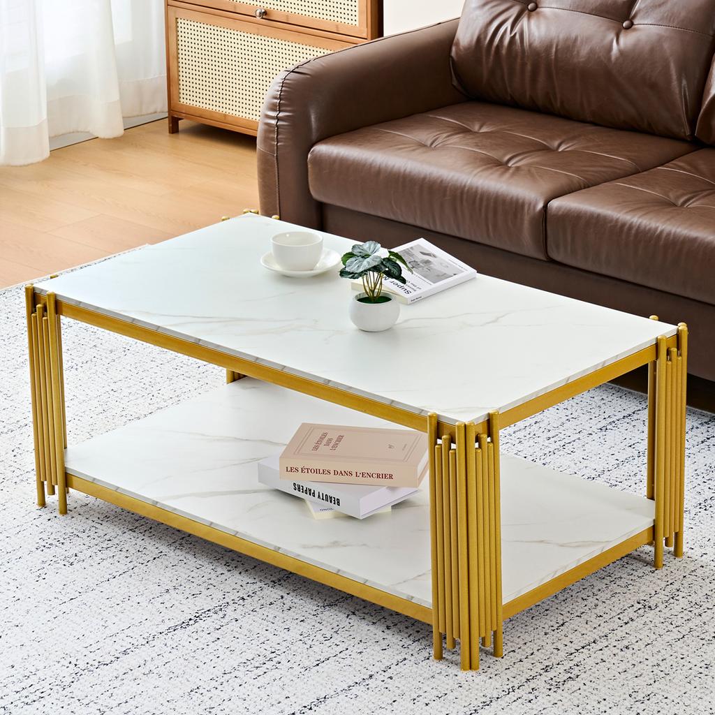 Rechteckiger Couchtisch mit Metallbeinen, Marmorierte Tischplatte, Moderne Wohnzimmermöbel, Weiß-Gold – H46/B1140/T64 cm