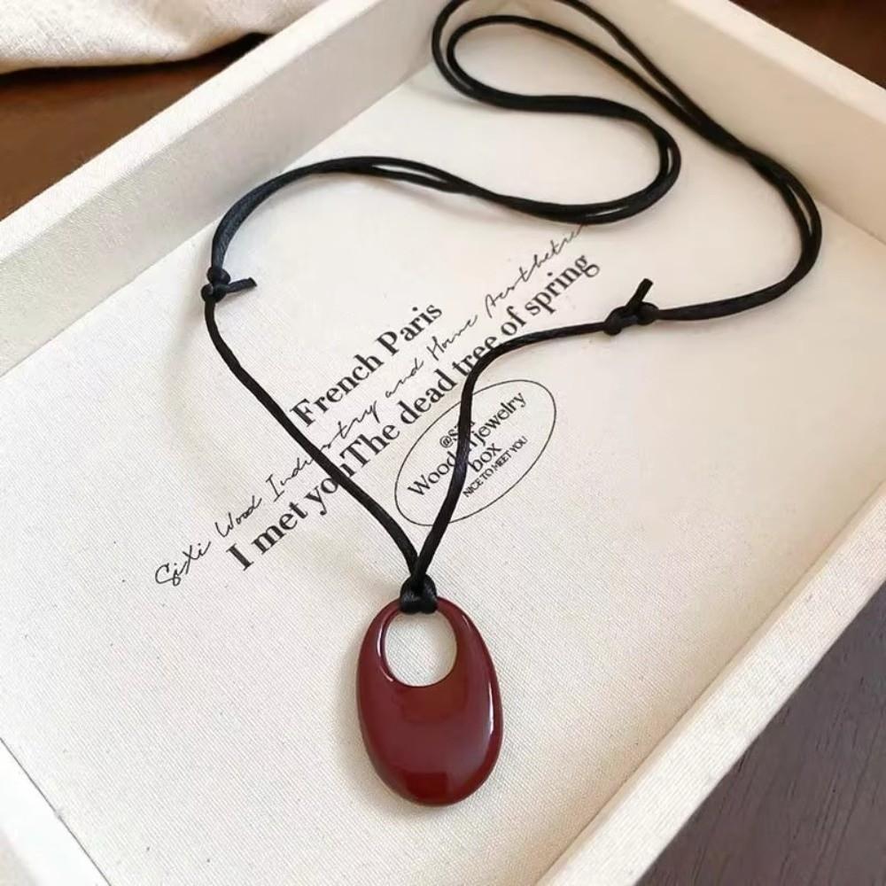 Halskette mit ovalem Anhänger, hohl, PU-Leder, Damenhalskette, elegante Pulloverketten