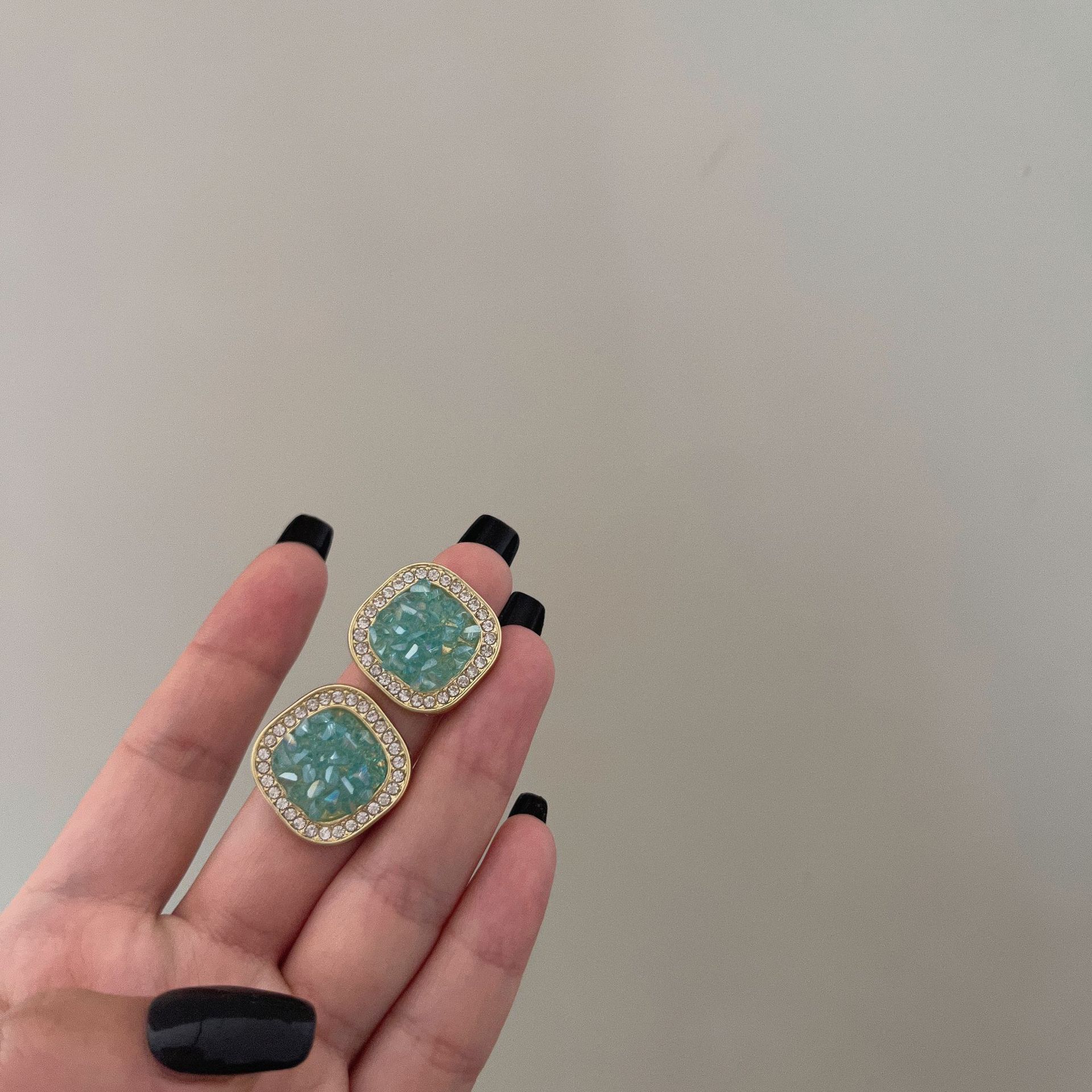 S925 silver needle retro French square stud earrings female simple geometric Internet celebrity temperament earrings niche design earrings kc gold