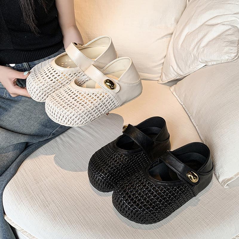 Beach seaside single shoes summer new European women's shoes pu leather sandals woven hollow breathable Velcro casual shoes tide