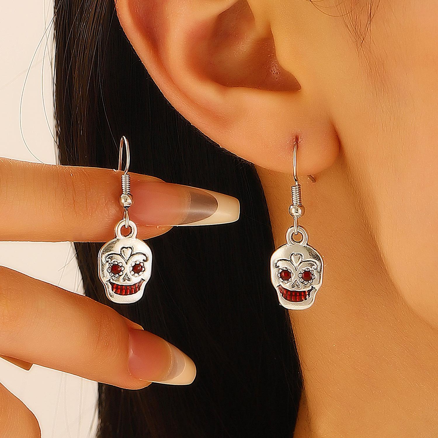 Exaggerated Gothic Punk Blood-stained Sword Heart Terror Skeleton Dangle Earrings for Women Men Hallowmas Personality Jewelry