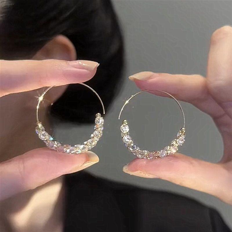 

South Korea Ornament Online Influencer Earrings Special-Interest Design Ins Style Ear Studs 2023 New Arrival Elegant Circle Rhinestone Earrings Crystal Circle