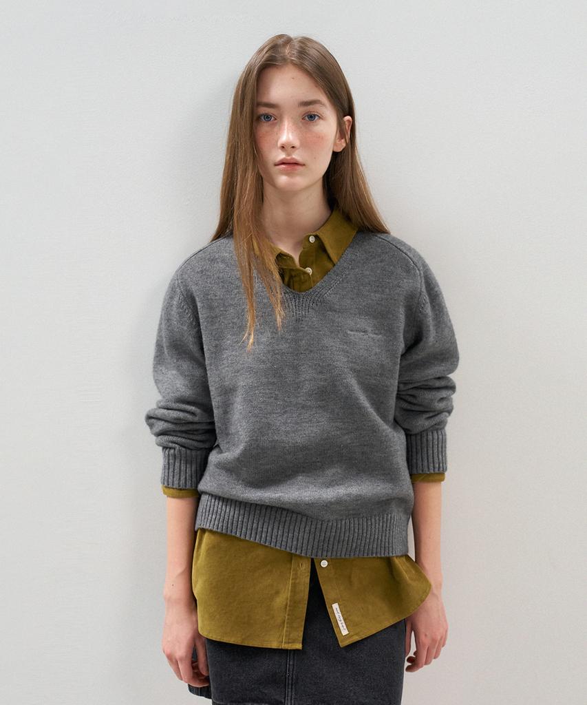 HANE Solid Core V-Neck Knit_Gray