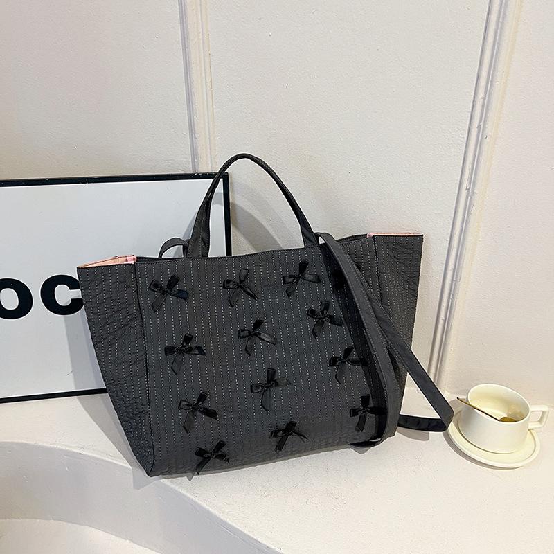 

Cute versatile girl bag 2025 new canvas bag bow portable shoulder bag niche fashion tote bag Small