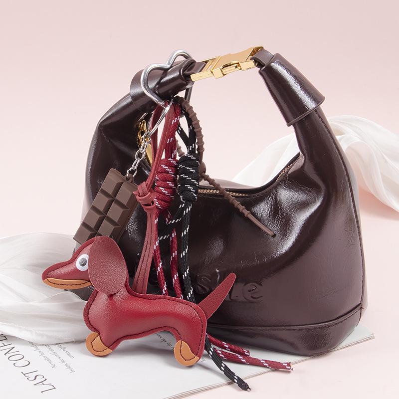 Colgante de Cuerda Tejida Dachshund y Amuleto de Cuero para Teléfono/Bolso