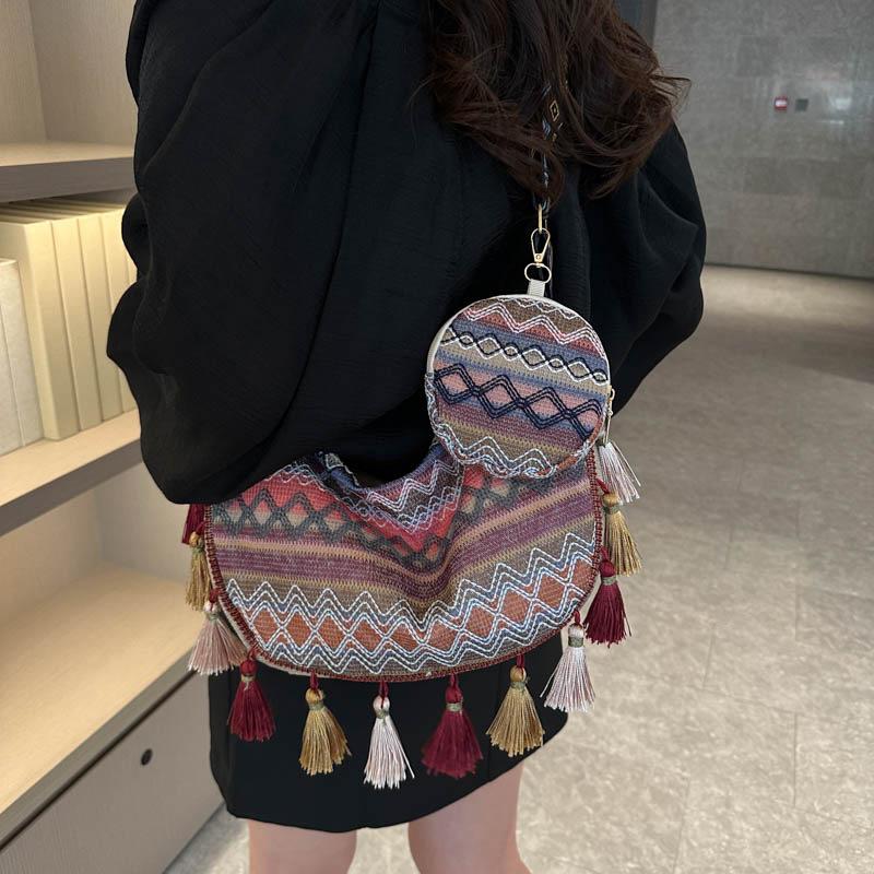 Large Capacity Ethnic Style Canvas Bag 2026 Fringed Wide Shoulder Strap Single Shoulder Crossbody Commuter Crescent Bag