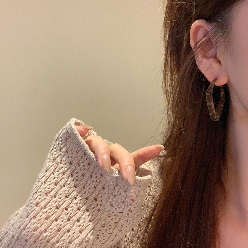 Ретро Серьги-кольца с леопардовым принтом и флоком для женщин - Высококачественные круглые и пусеты с индивидуальностью