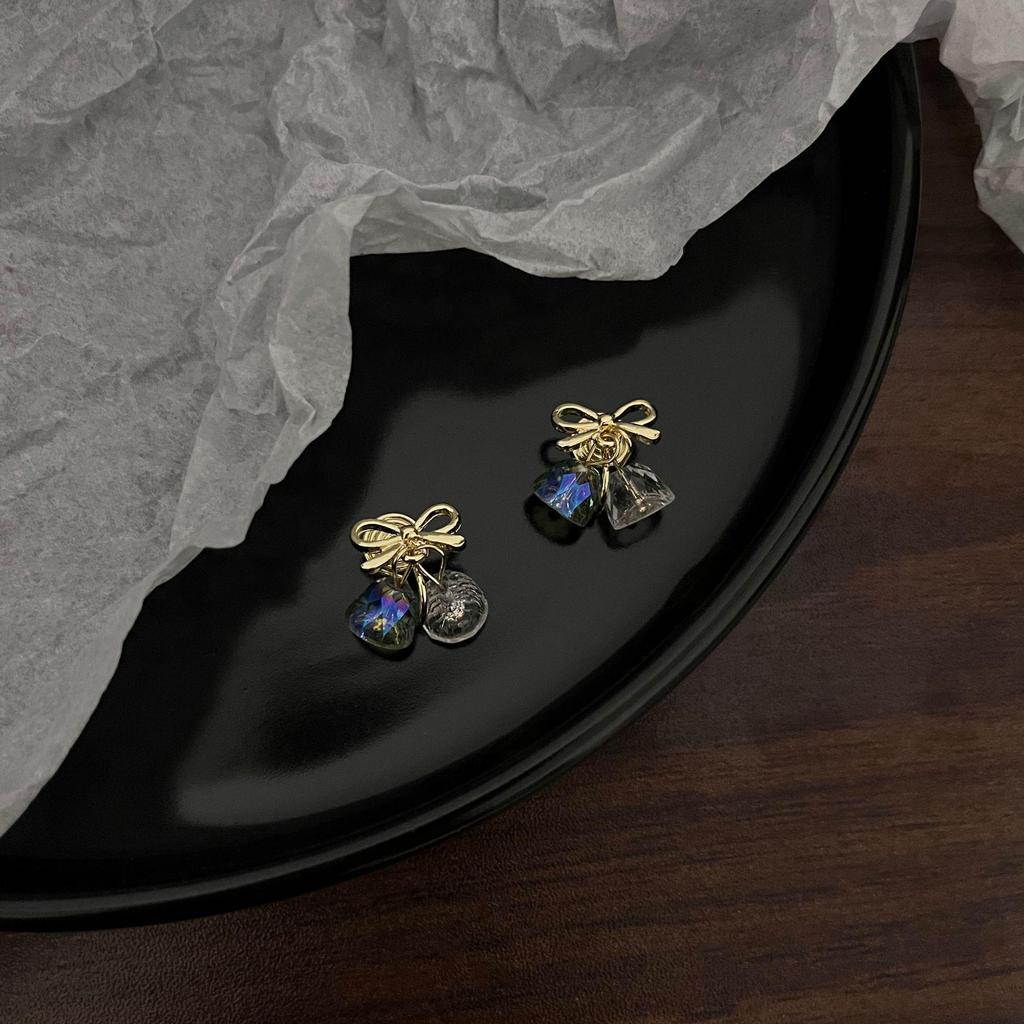 Pearl Mosquito Coil Disc Ear Clips: No-Pierce, Elegant French-Style Earrings for Women