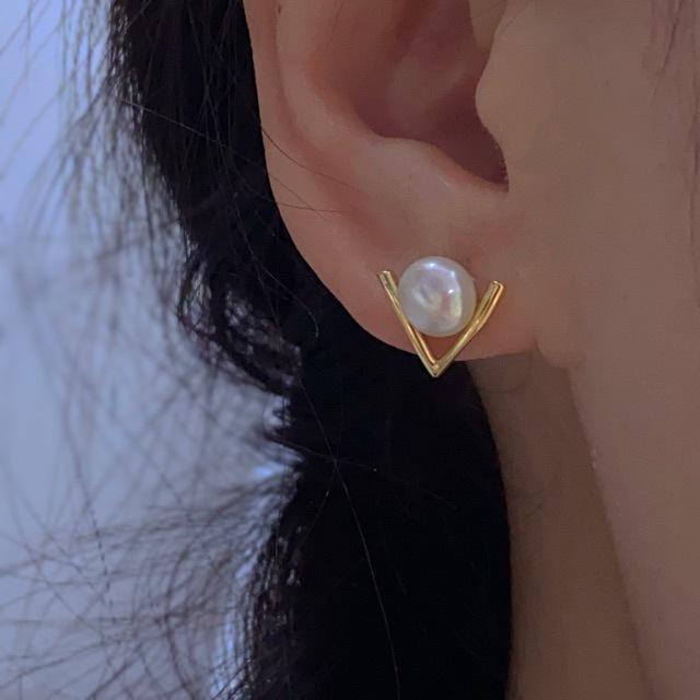French Gold V-shaped Simple and Beautiful Stud Earrings Natural Freshwater Pearl Stud Earrings Women's Sterling Silver Niche Design High-end Earrings