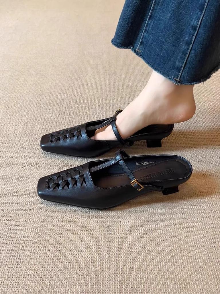 In the Summer of 2025, the New 3.5cm Retro Woven Square Head Muller Shoes Are Versatile T-shaped with a Bag Head and Wear Cool Slippers Outside.