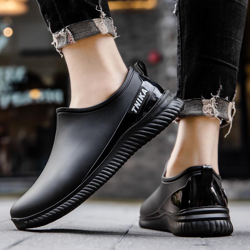 

Новые непромокаемые ботинки мужские короткие модные нескользящие водонепроницаемые рабочие сапоги для шеф-повара бархатные на толстой подошве износостойкие резиновые ботинки для строительства 39