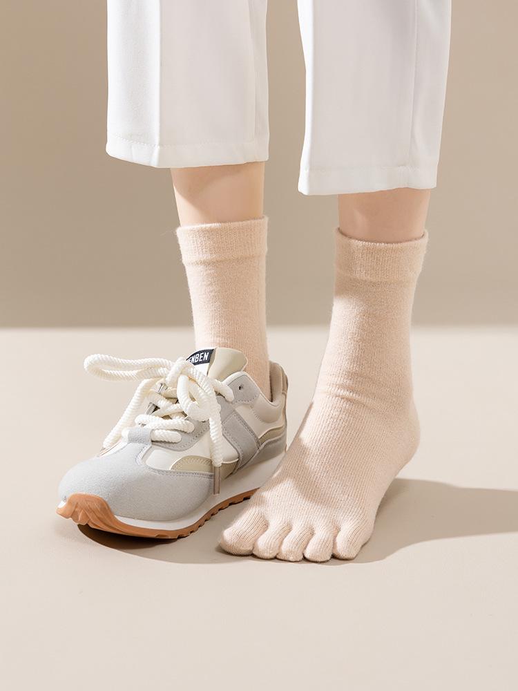 Women's Warm Wool Mid-Calf Five-Toe Socks - Multi-Color, Thick, Cold-Resistant for Autumn and Winter