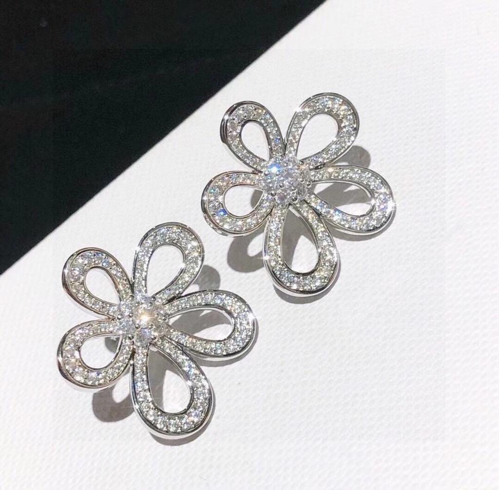 Anniversary Gifts New 2023 Trend Popular Brand Classic Europe Luxury Jewelry Earrings For Women Lotus Flowers Clover Sakura
