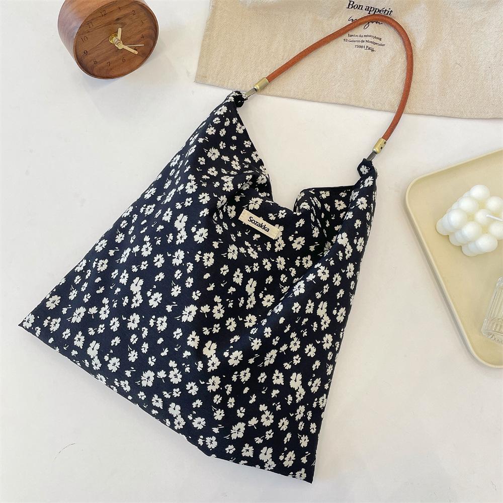 

Niche retro floral contrasting color literary canvas bag sweet versatile student shoulder messenger bag