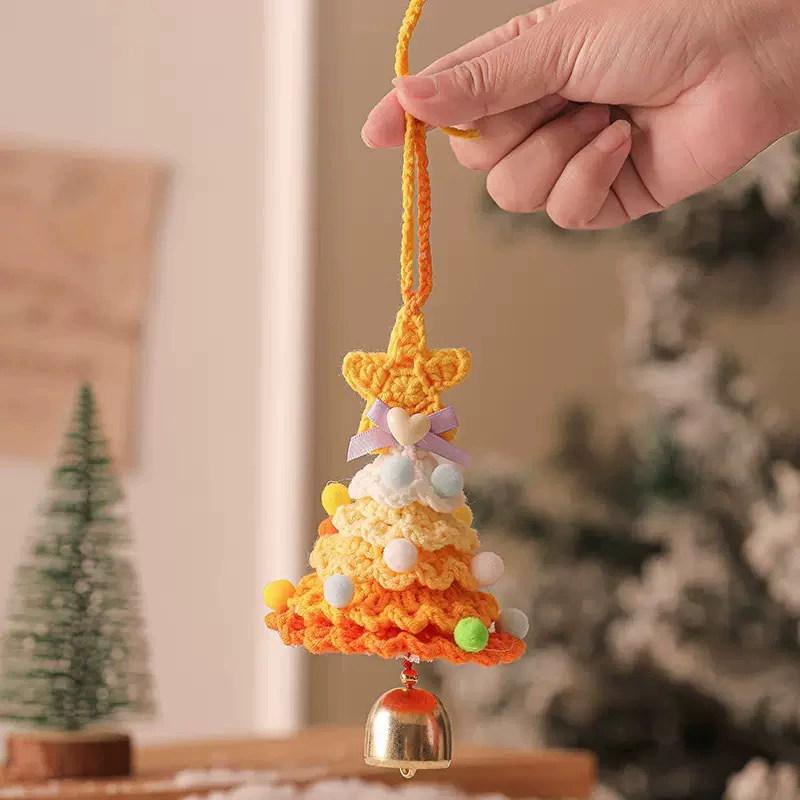Gestrickter Weihnachtsbaum mit Glöckchen, Plüsch, Weihnachtsanhänger zum Aufhängen, Wolle, gehäkelter Weihnachtsbaum für Weihnachtsfeier-Dekor