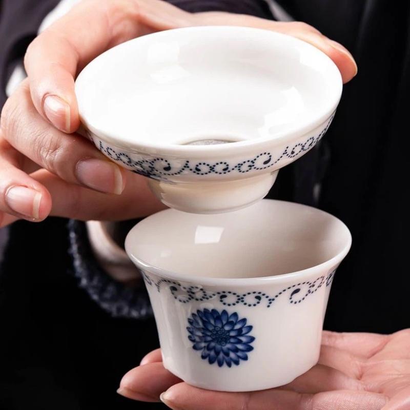 Porcelain Hollow Beehive Gaiwan Tea Set – Elegant Chinese Kung Fu Tea Cup with Lid