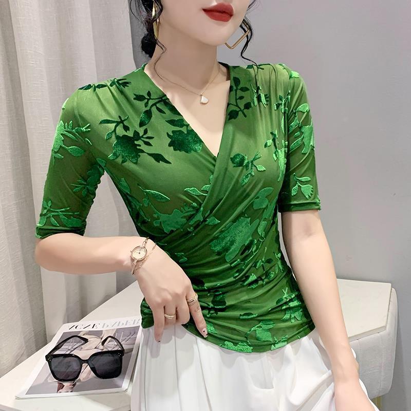 

Европейское лето 2022 Облегающая женская футболка с V-образным вырезом, жаккардовым узором и рукавами средней длины Small зелёный